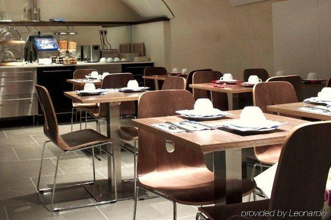 Art Hotel Batignolles باريس المطعم الصورة