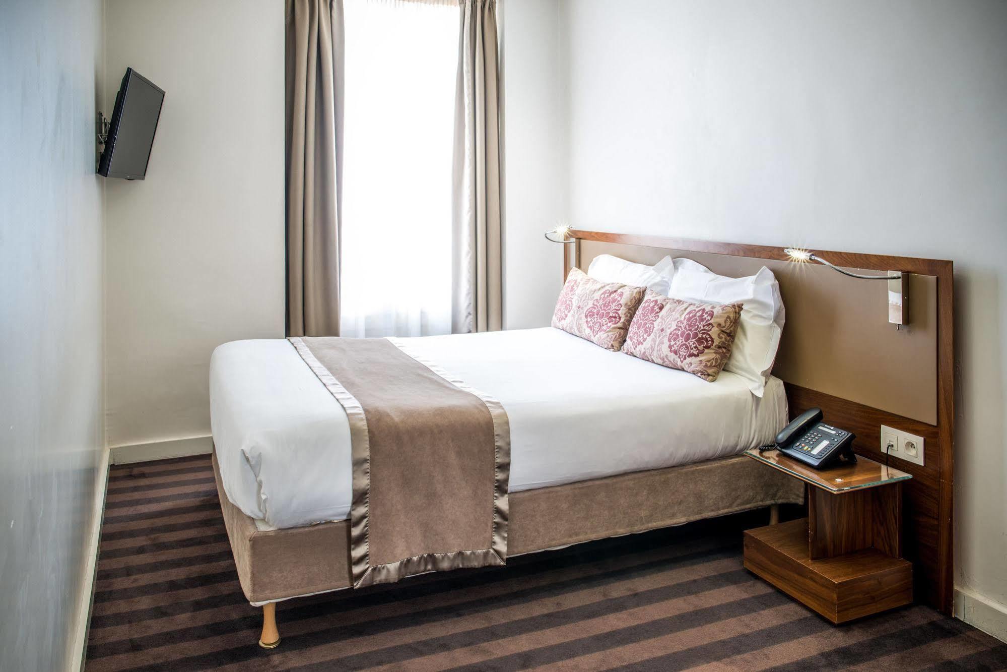 Art Hotel Batignolles باريس المظهر الخارجي الصورة